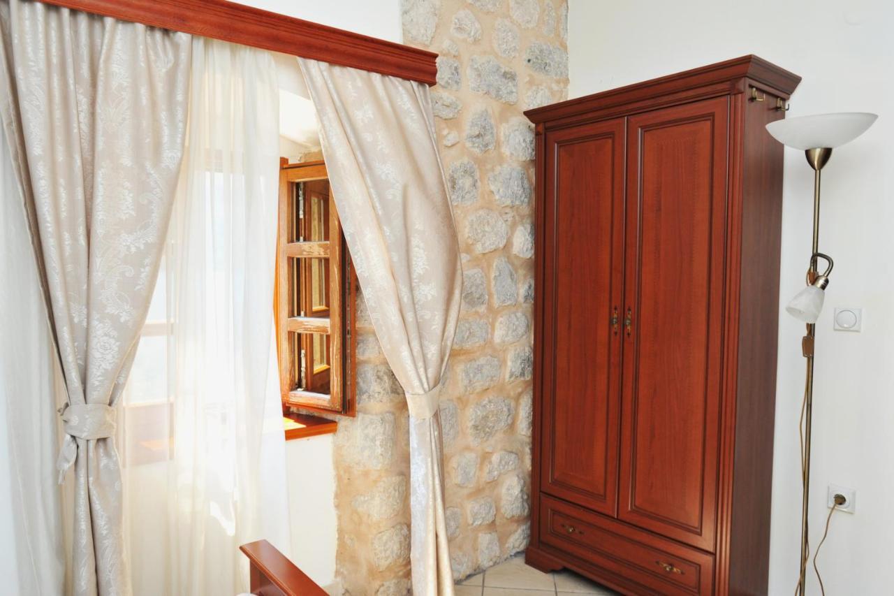 פראסט Lady Of The Rocks Apartments מראה חיצוני תמונה