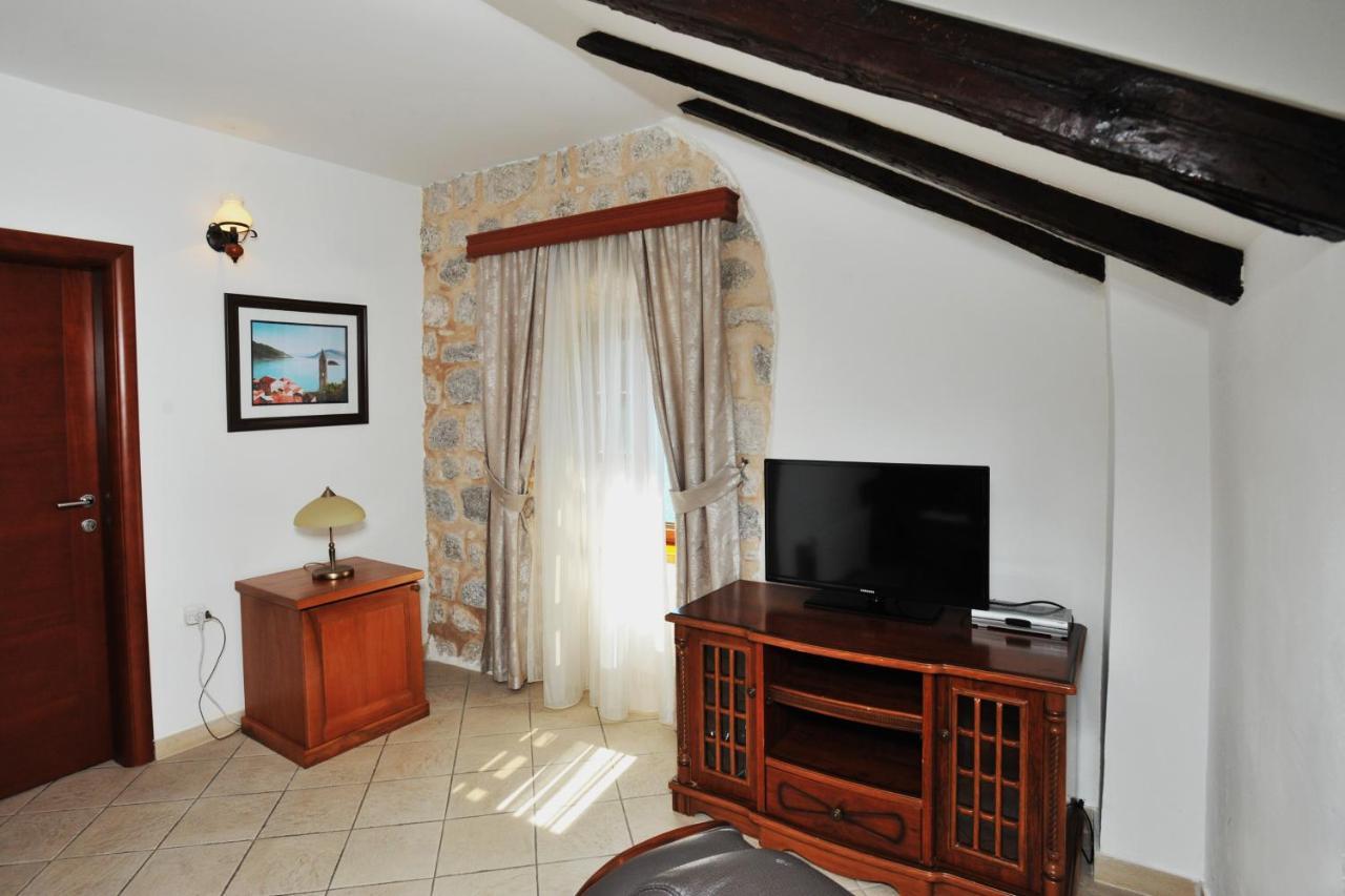 פראסט Lady Of The Rocks Apartments מראה חיצוני תמונה