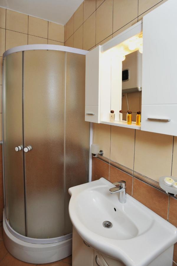 פראסט Lady Of The Rocks Apartments מראה חיצוני תמונה