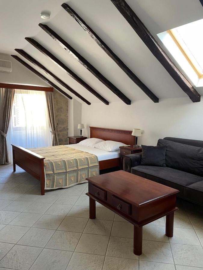 פראסט Lady Of The Rocks Apartments מראה חיצוני תמונה